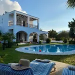 Sofia With Garden, Pool And Lounge Areas *