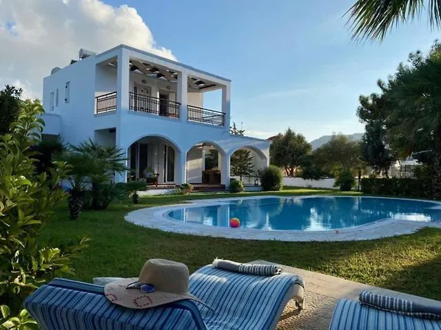 Sofia With Garden, Pool And Lounge Areas *