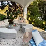 فيلة Sofia With Garden, Pool And Lounge Areas *