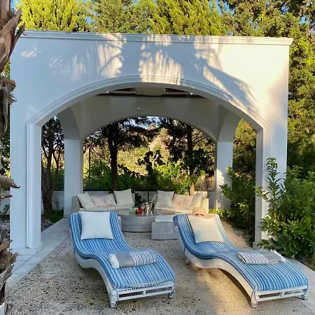 Sofia With Garden, Pool And Lounge Areas *