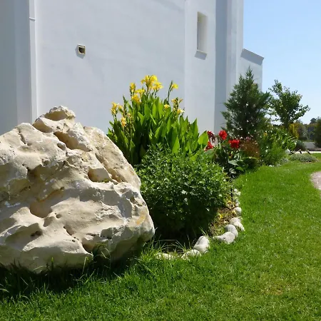 Sofia With Garden, Pool And Lounge Areas *