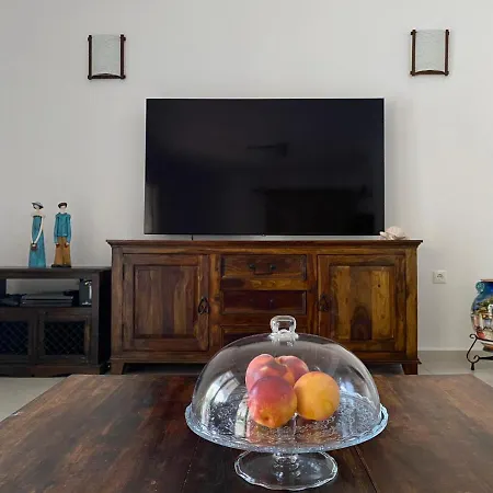 فيلة Sofia With Garden, Pool And Lounge Areas *