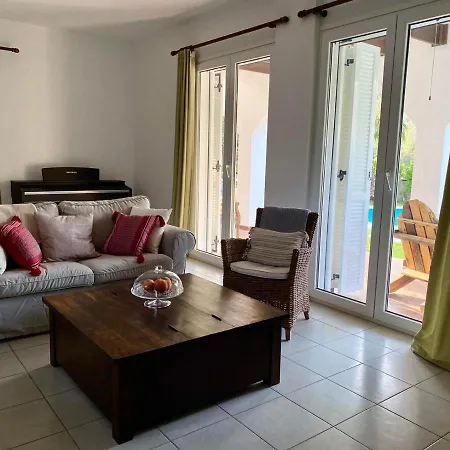 فيلة Sofia With Garden, Pool And Lounge Areas