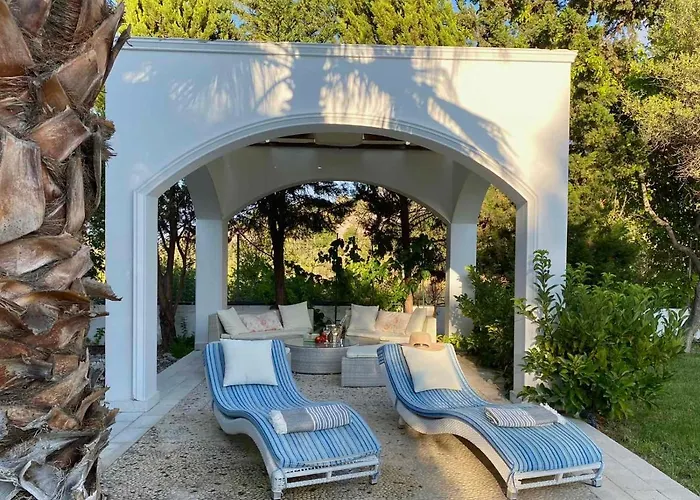 Sofia With Garden, Pool And Lounge Areas *