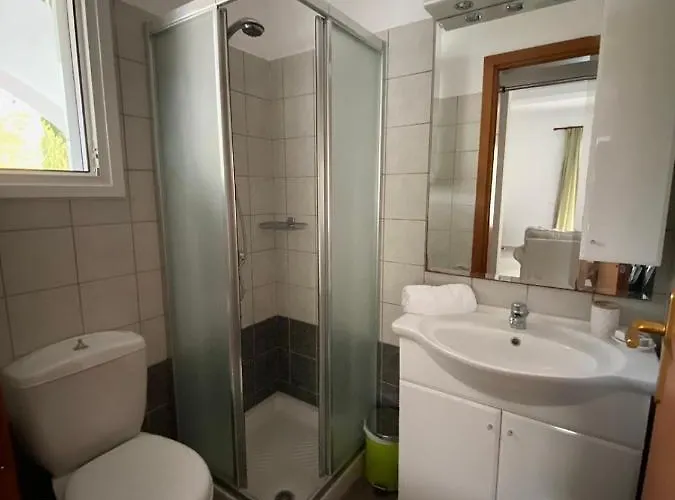 Sofia With Garden, Pool And Lounge Areas * קולימביה