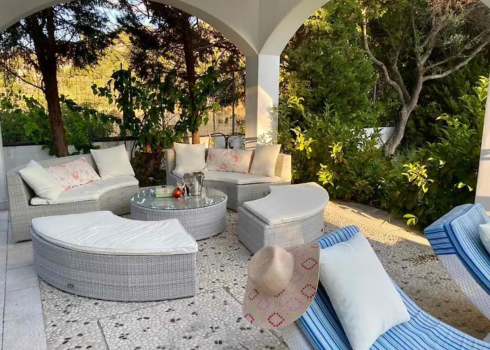 Villa Sofia With Garden, Pool And Lounge Areas *