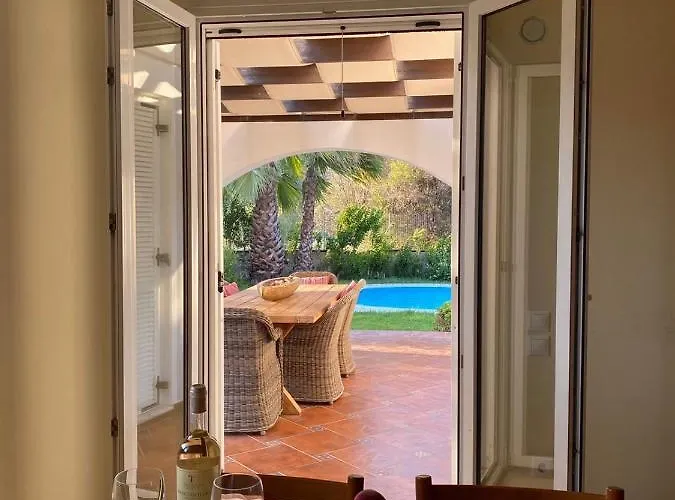 Sofia With Garden, Pool And Lounge Areas וילה קולימביה