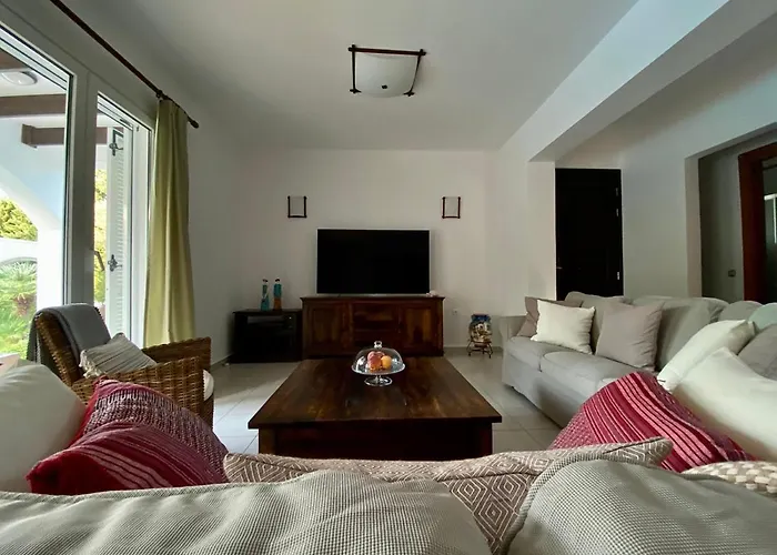 Sofia With Garden, Pool And Lounge Areas וילה *