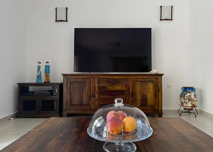 וילה Sofia With Garden, Pool And Lounge Areas *