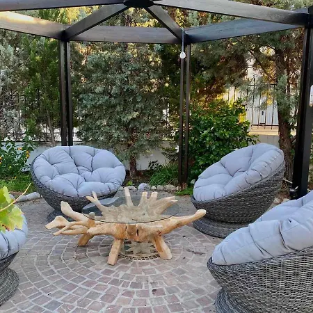 Sofia With Garden, Pool And Lounge Areas