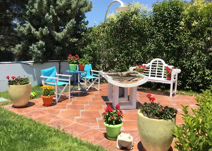 Sofia With Garden, Pool And Lounge Areas *