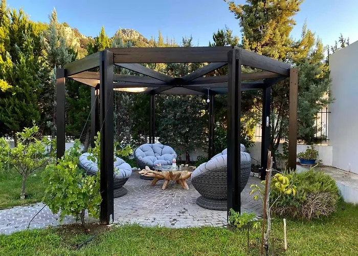 Villa Sofia With Garden, Pool And Lounge Areas *